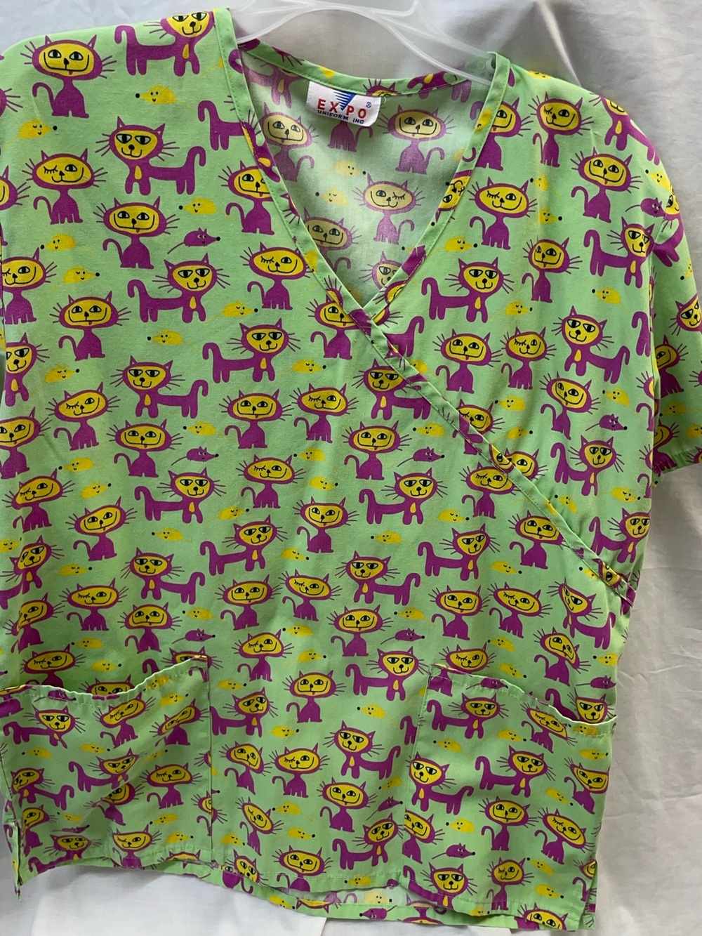 Expo Cat Print Scrub Top in Lime & Yellow sz L